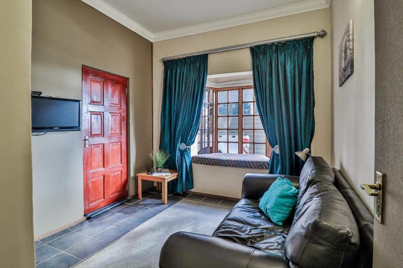 Grace Place Bnb Pretoria Bed & Breakfast Bagian luar foto